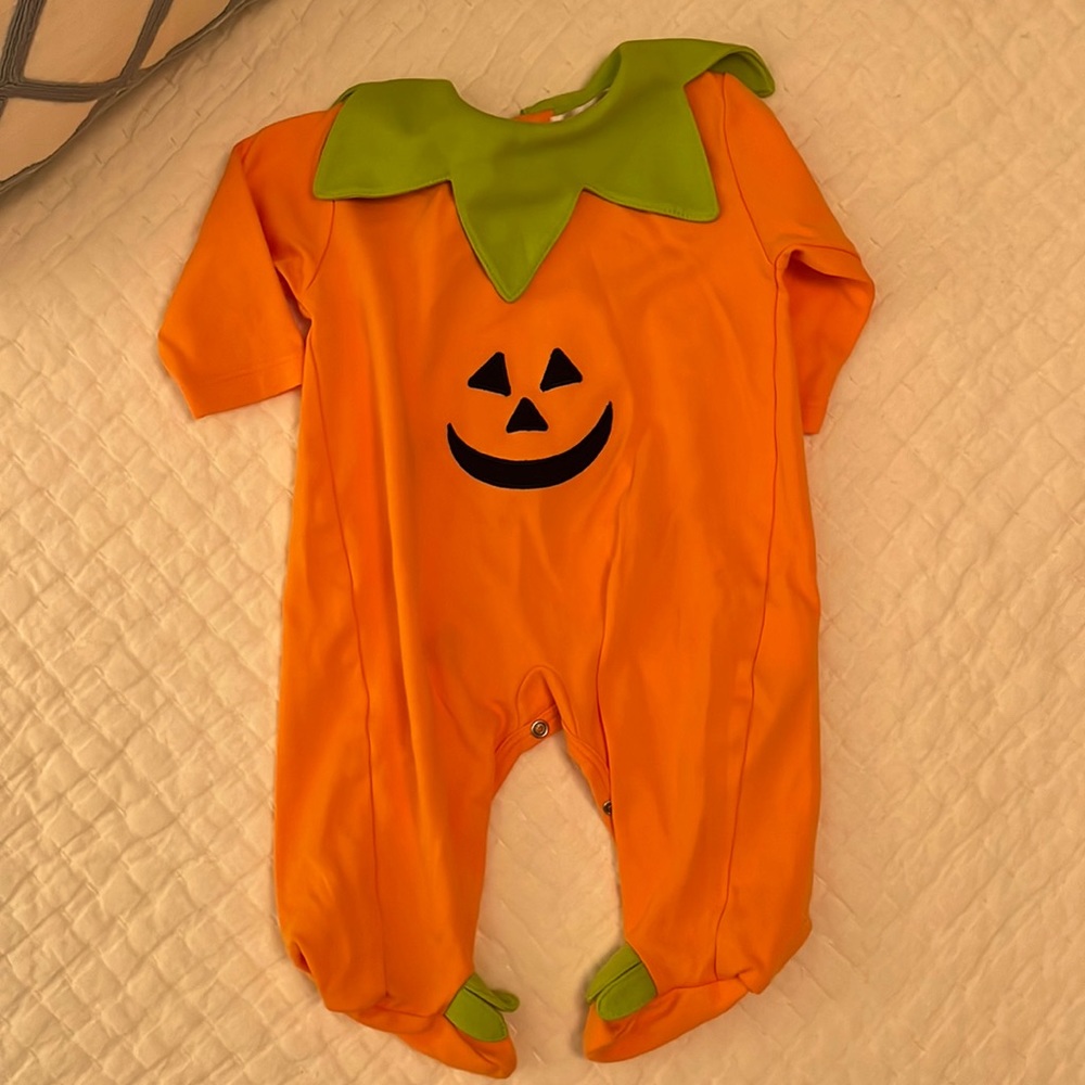 Kissy Kissy Pumpkin footie